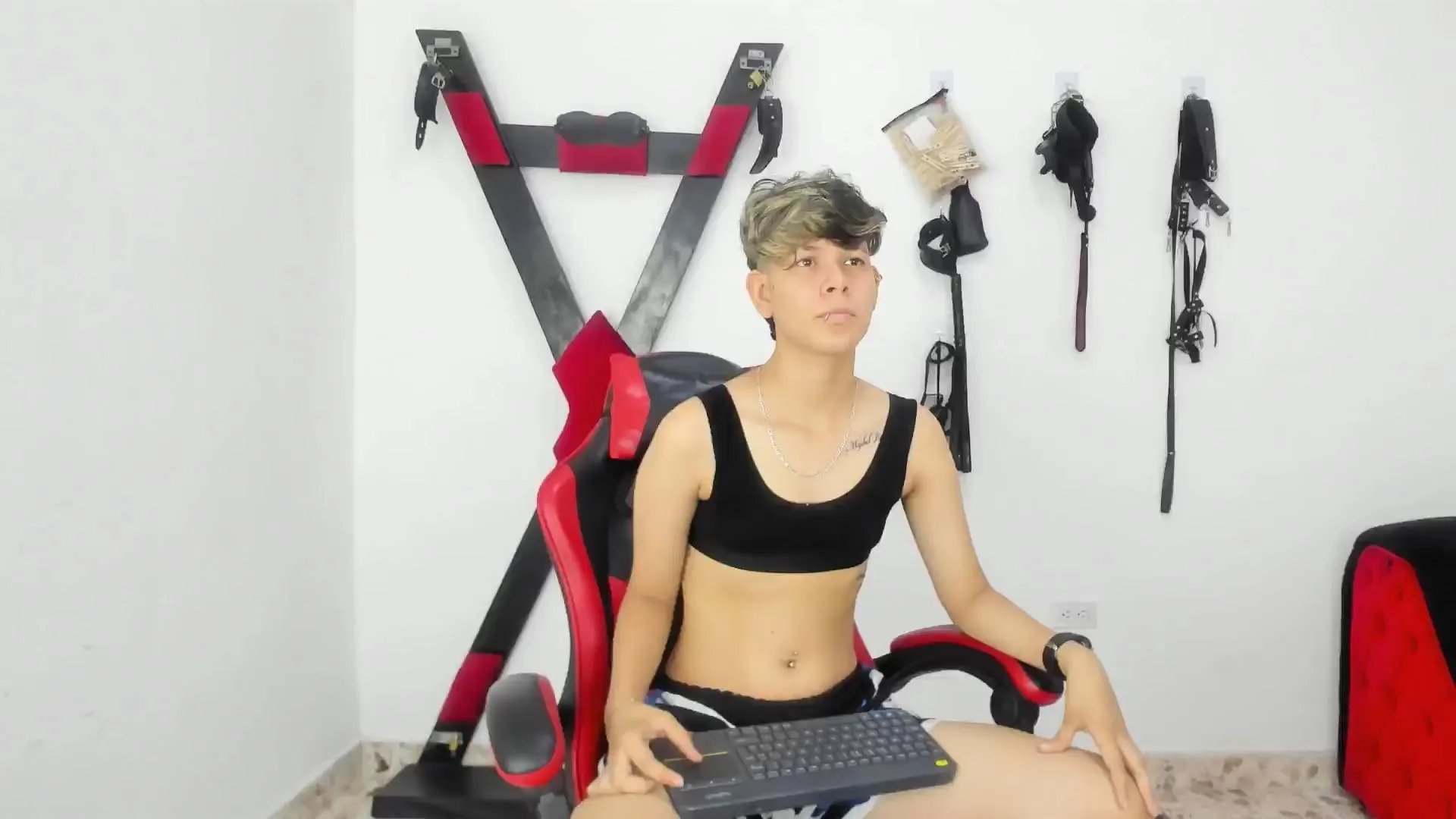 Offline Lily_and_Lina on Cam4