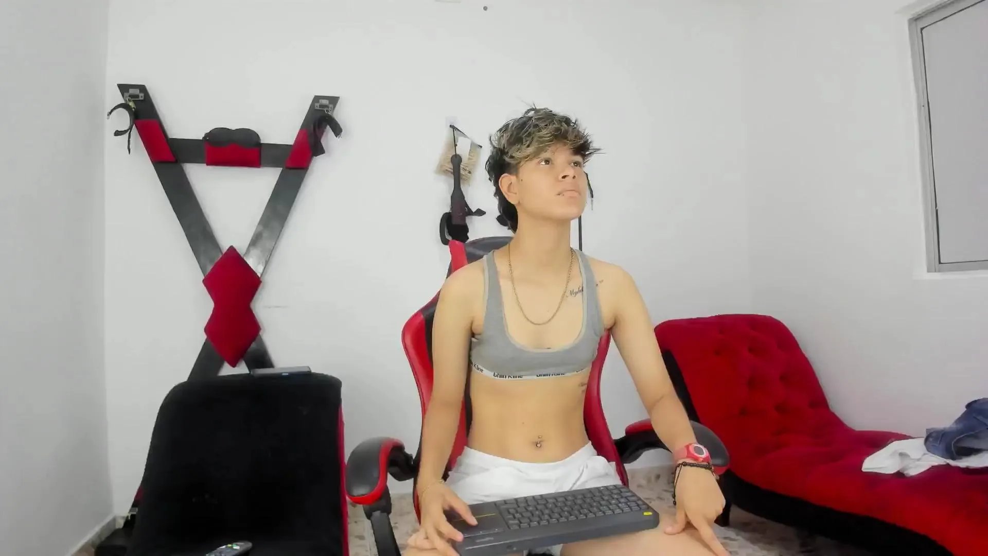 Offline Lily_and_Lina on Cam4