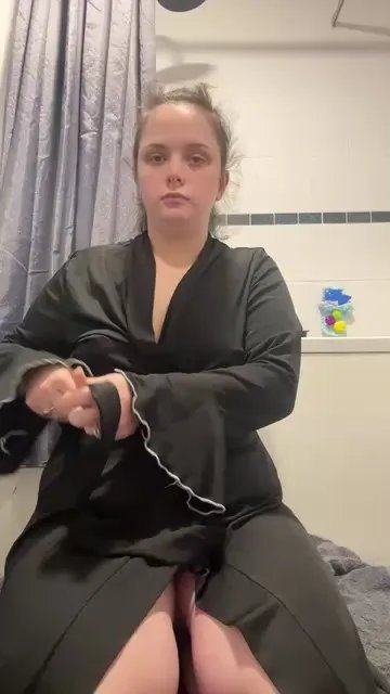 Offline littlered2xxx on Cam4