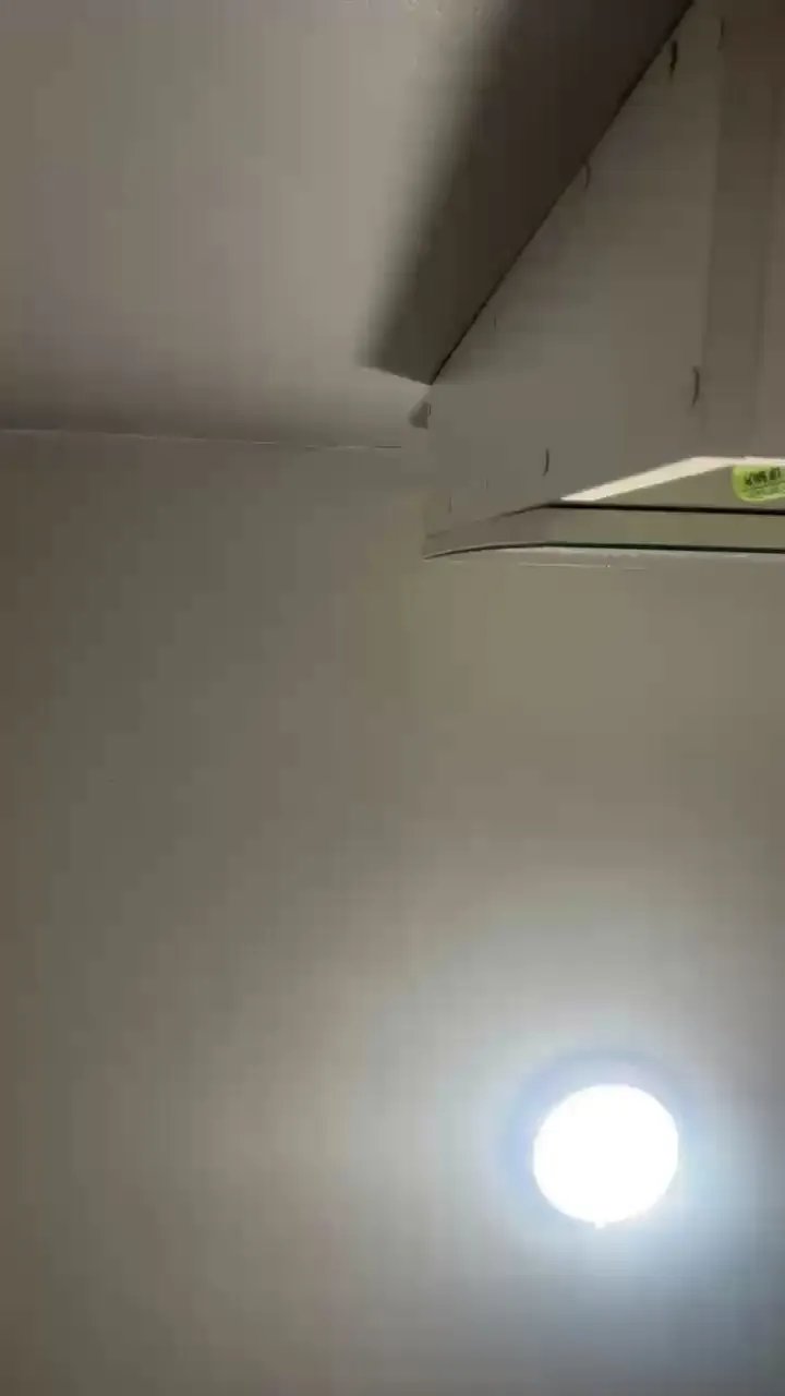 Offline littlered2xxx on Cam4