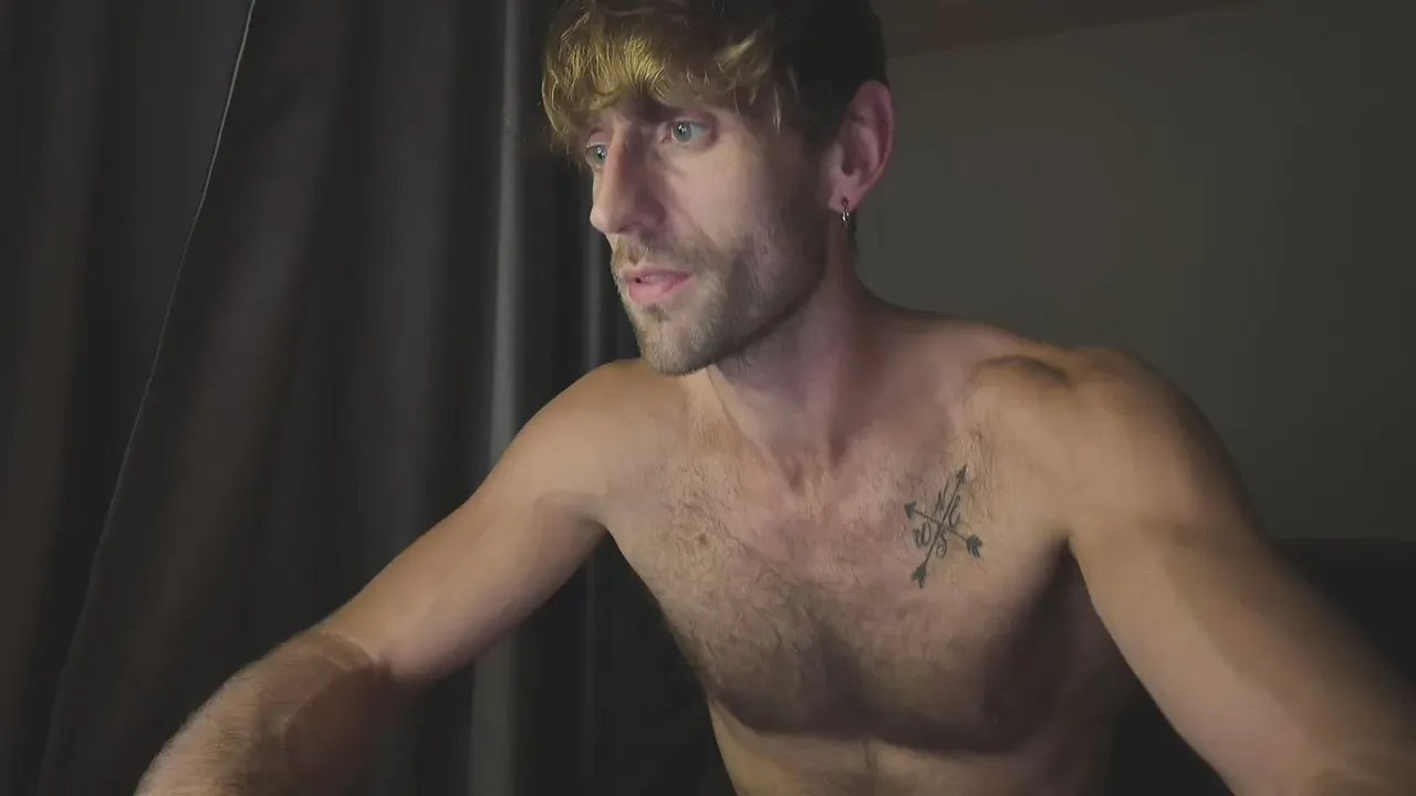 Offline LukeGunn on Cam4