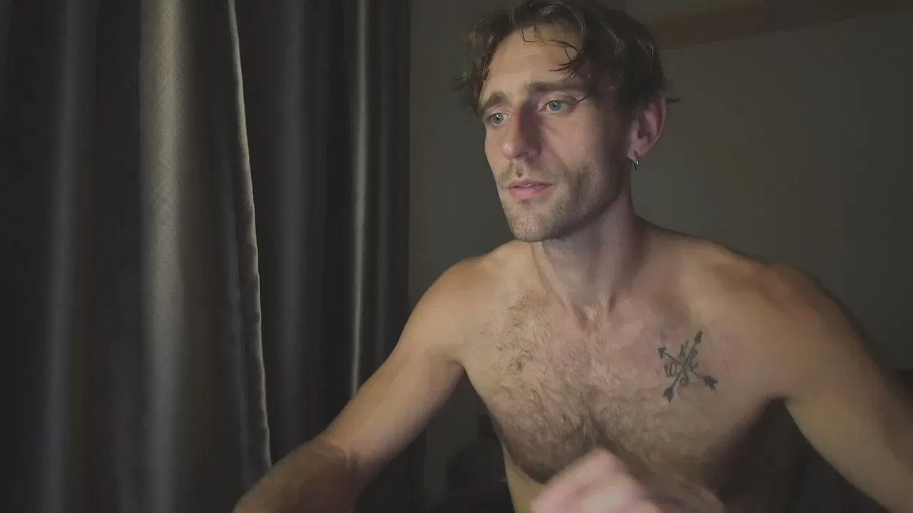 Offline LukeGunn on Cam4