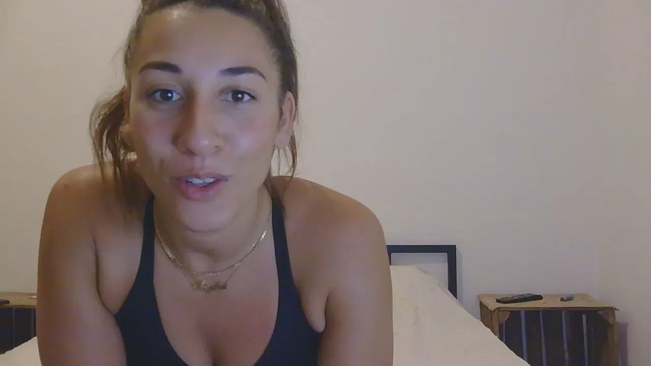 Offline Lyly_laurensaa on Cam4