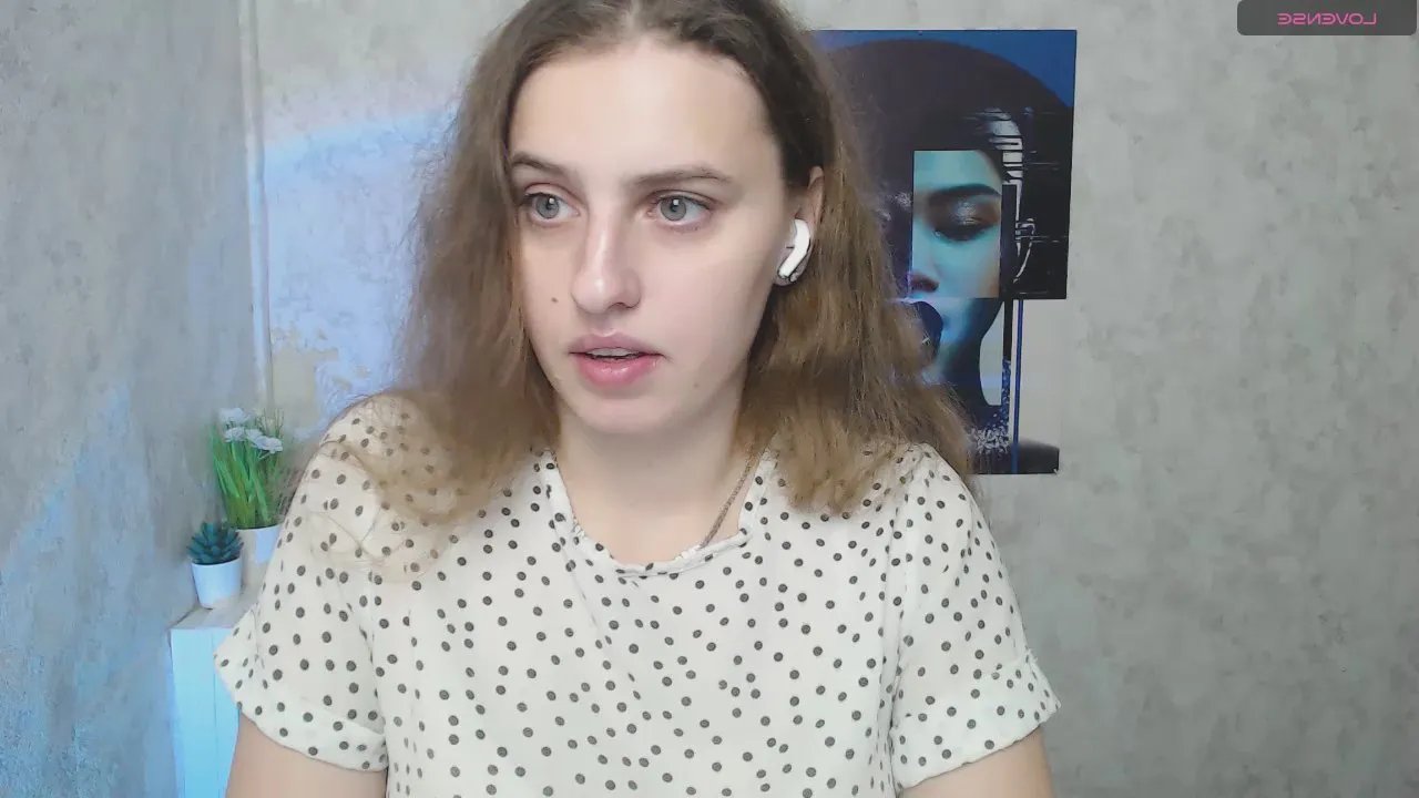 Offline MariaSmilee_ on Cam4