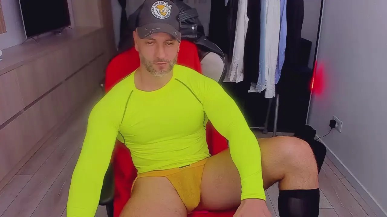 Offline MarisMuscle on Cam4