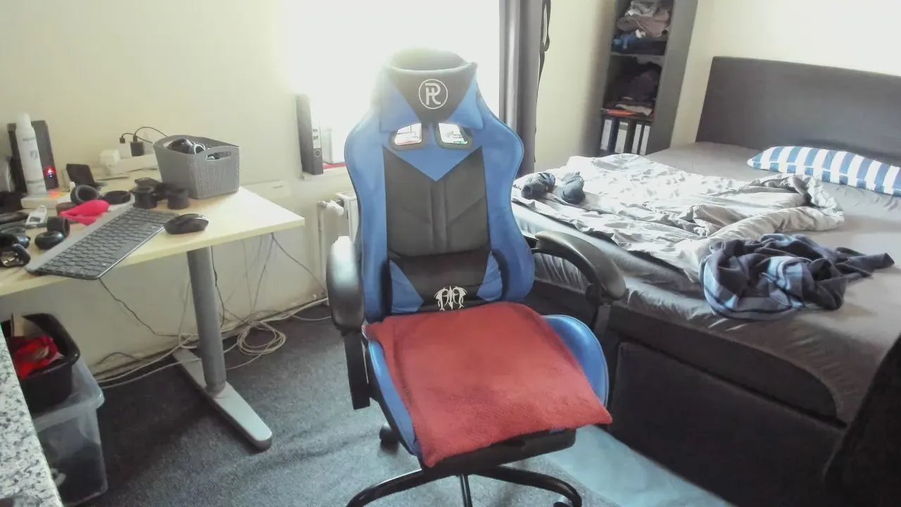 Offline Markuscoe49 on Cam4