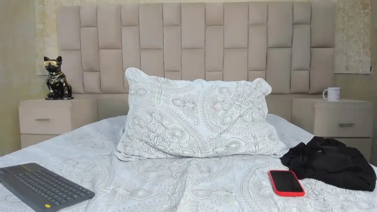 Offline MaximusDicks on Cam4