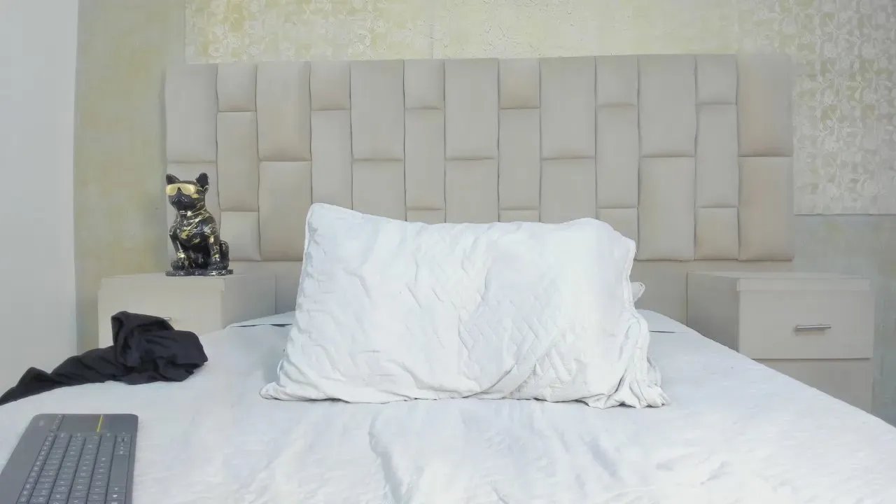 Offline MaximusDicks on Cam4