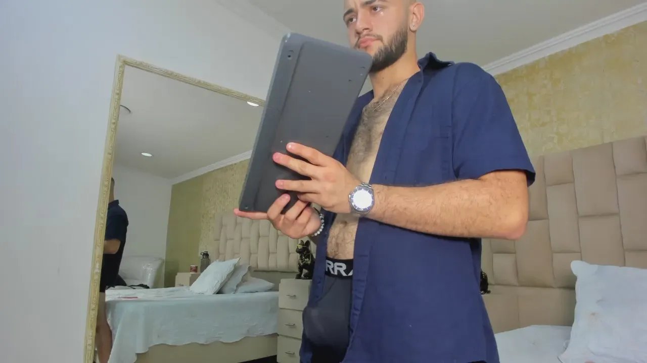 Offline MaximusDicks on Cam4