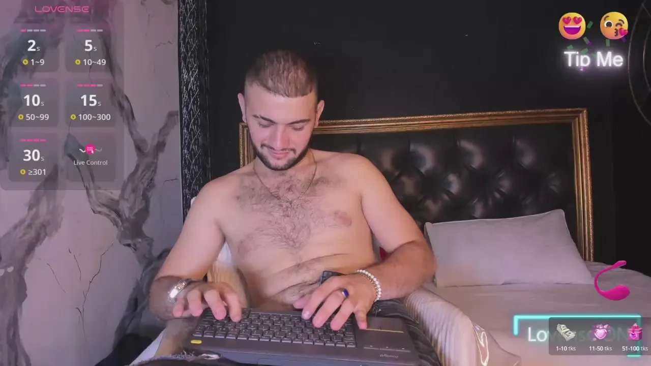 Offline MaximusDicks on Cam4