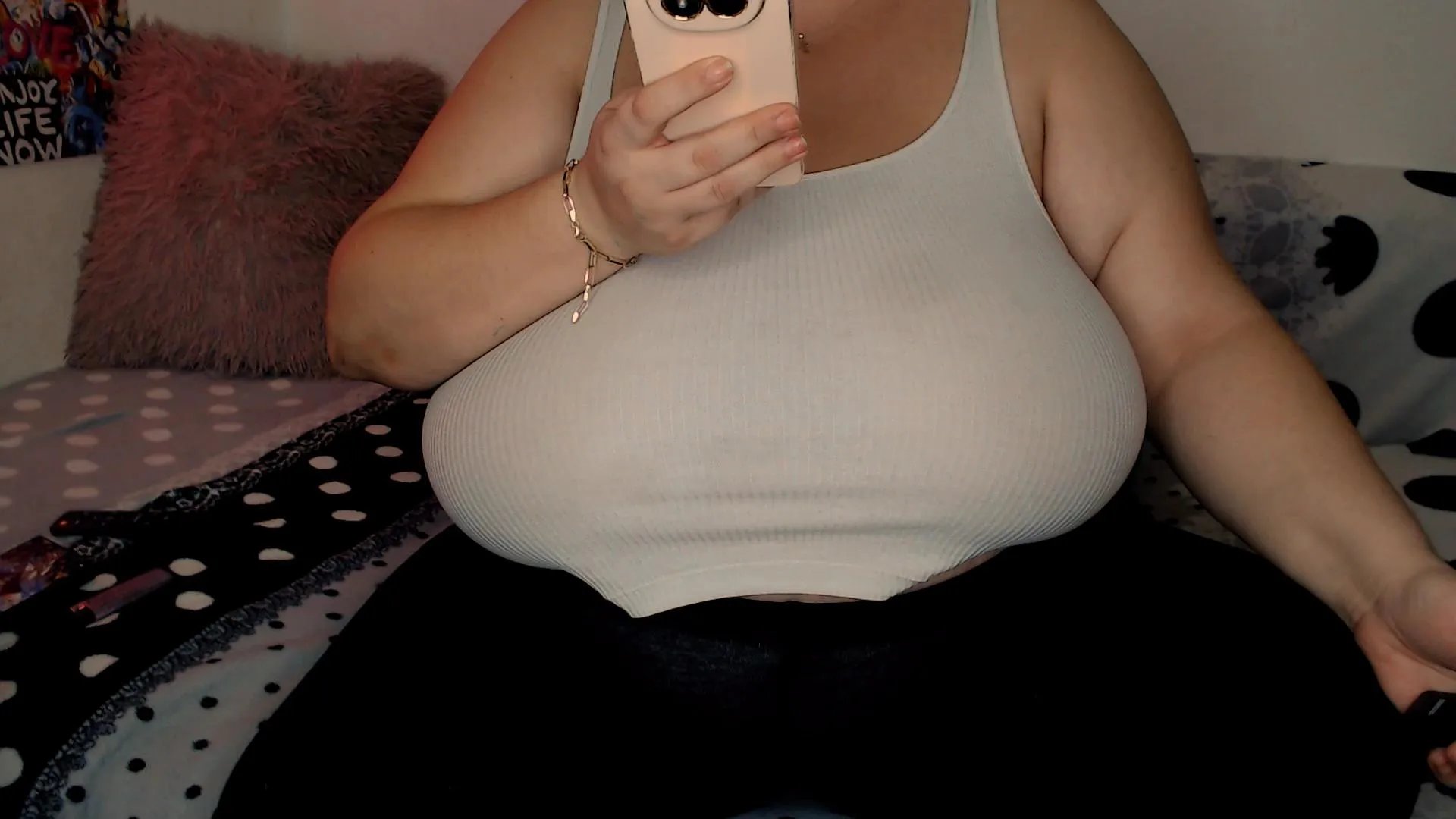 mayabigtits on Cam4 
