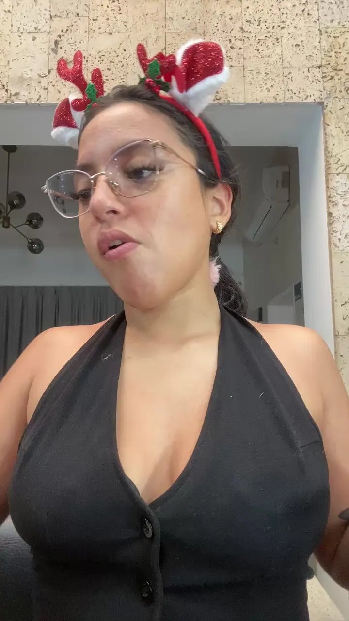 Offline Meggy_Mae on Cam4