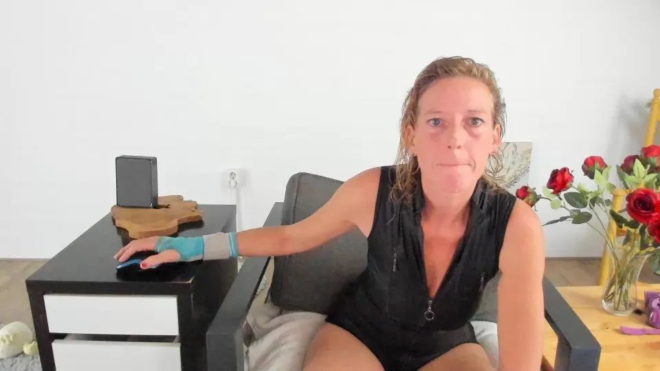 Offline MendiPetite on Cam4