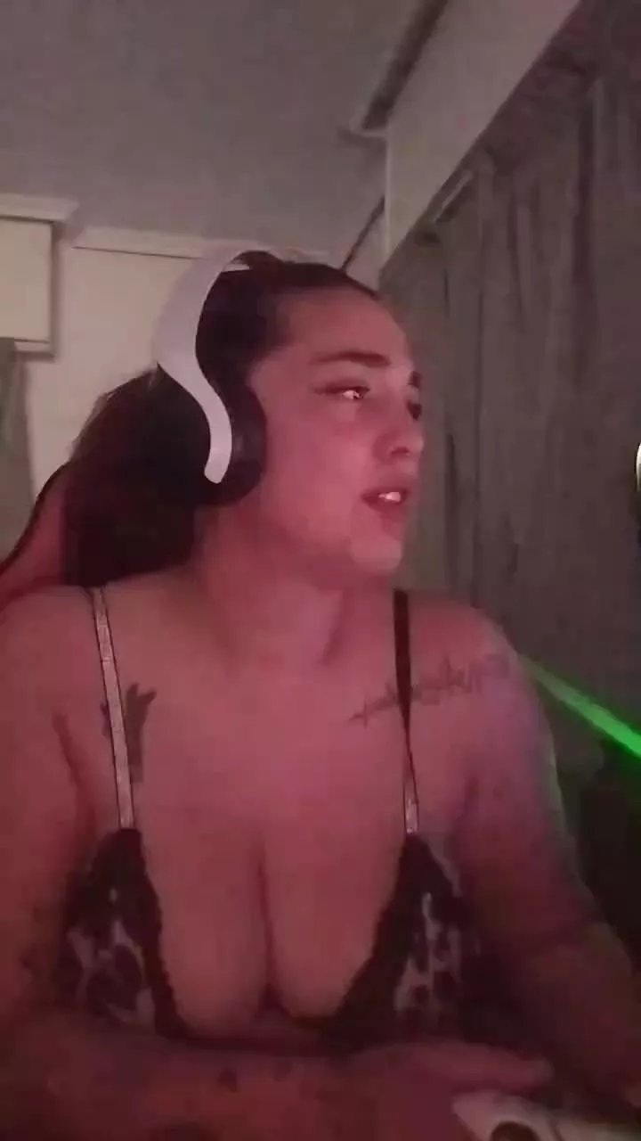 Offline mestizak94 on Cam4