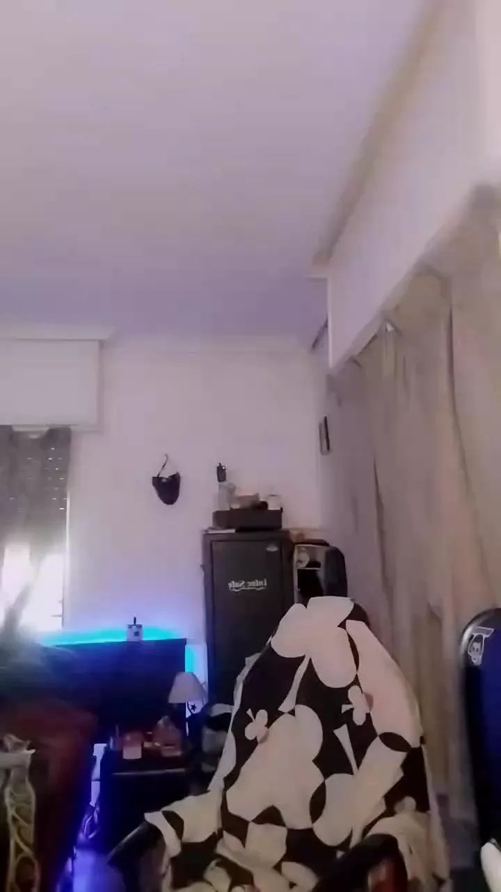 Offline mestizak94 on Cam4