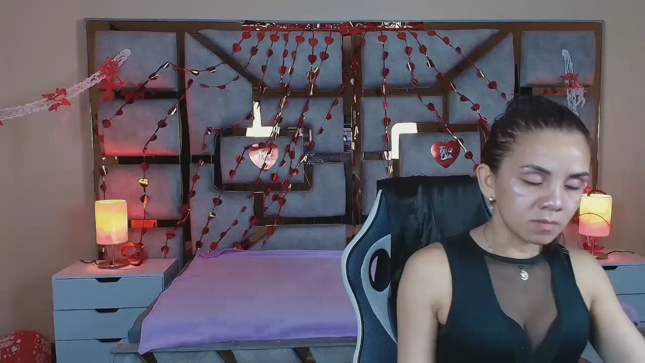 Offline Mia_Esposito2 on Cam4