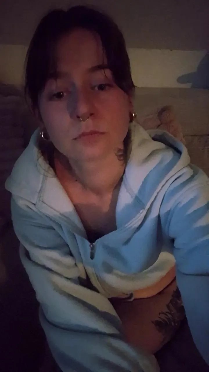 Offline Milfslips on Cam4