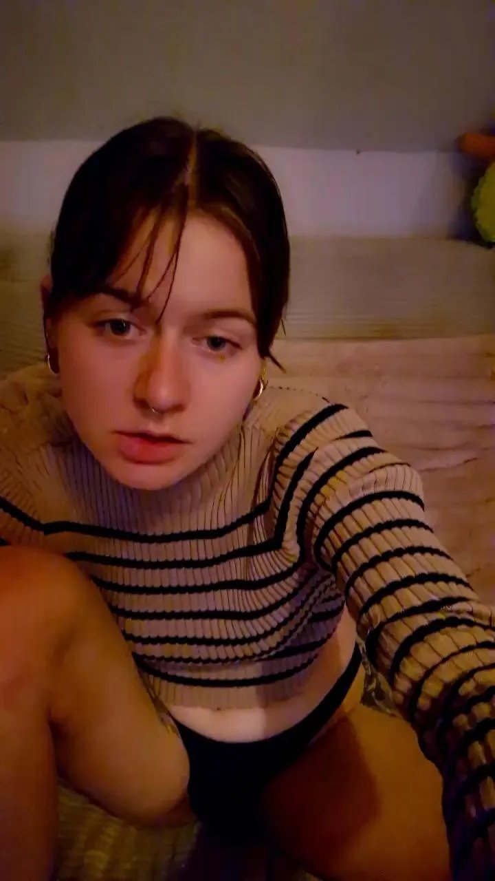 Offline Milfslips on Cam4