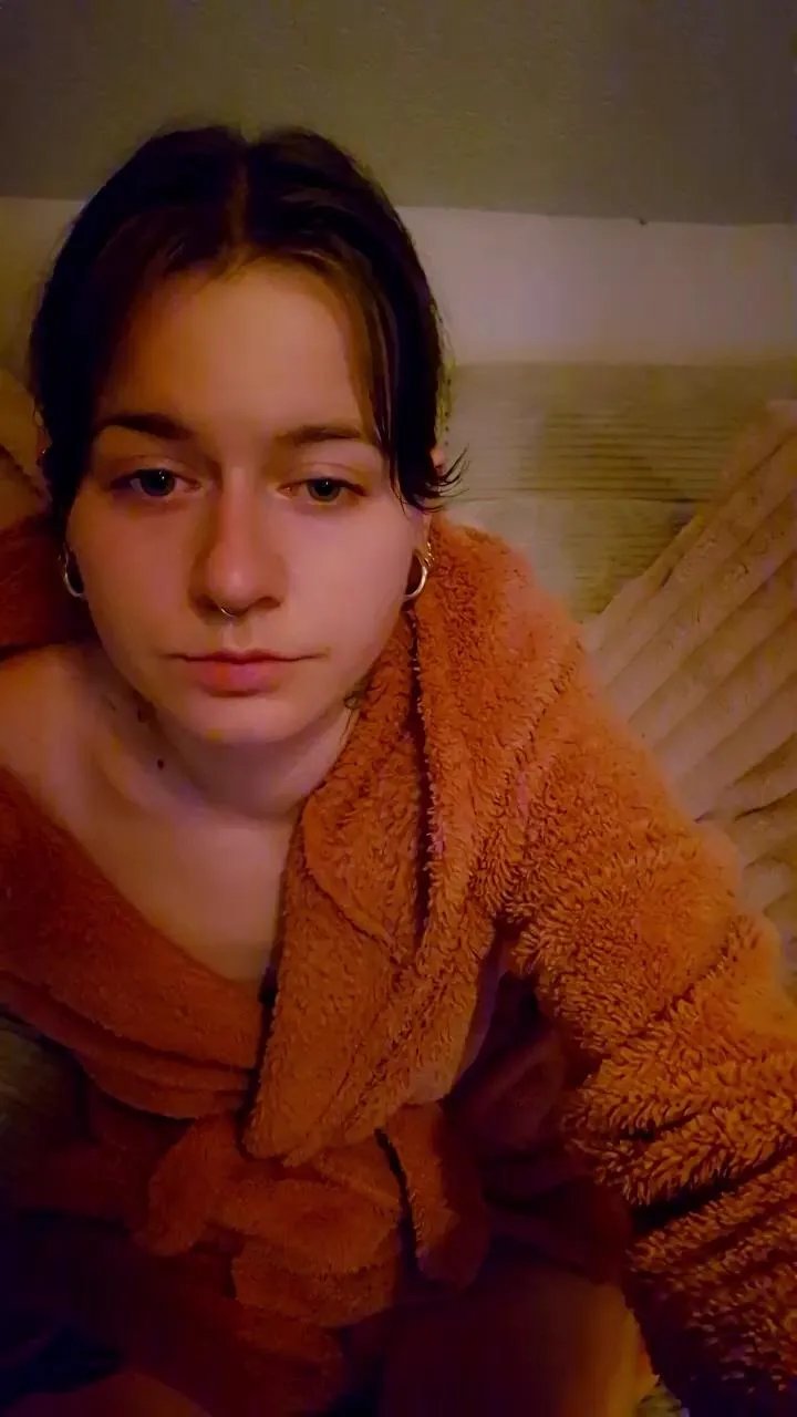 Offline Milfslips on Cam4