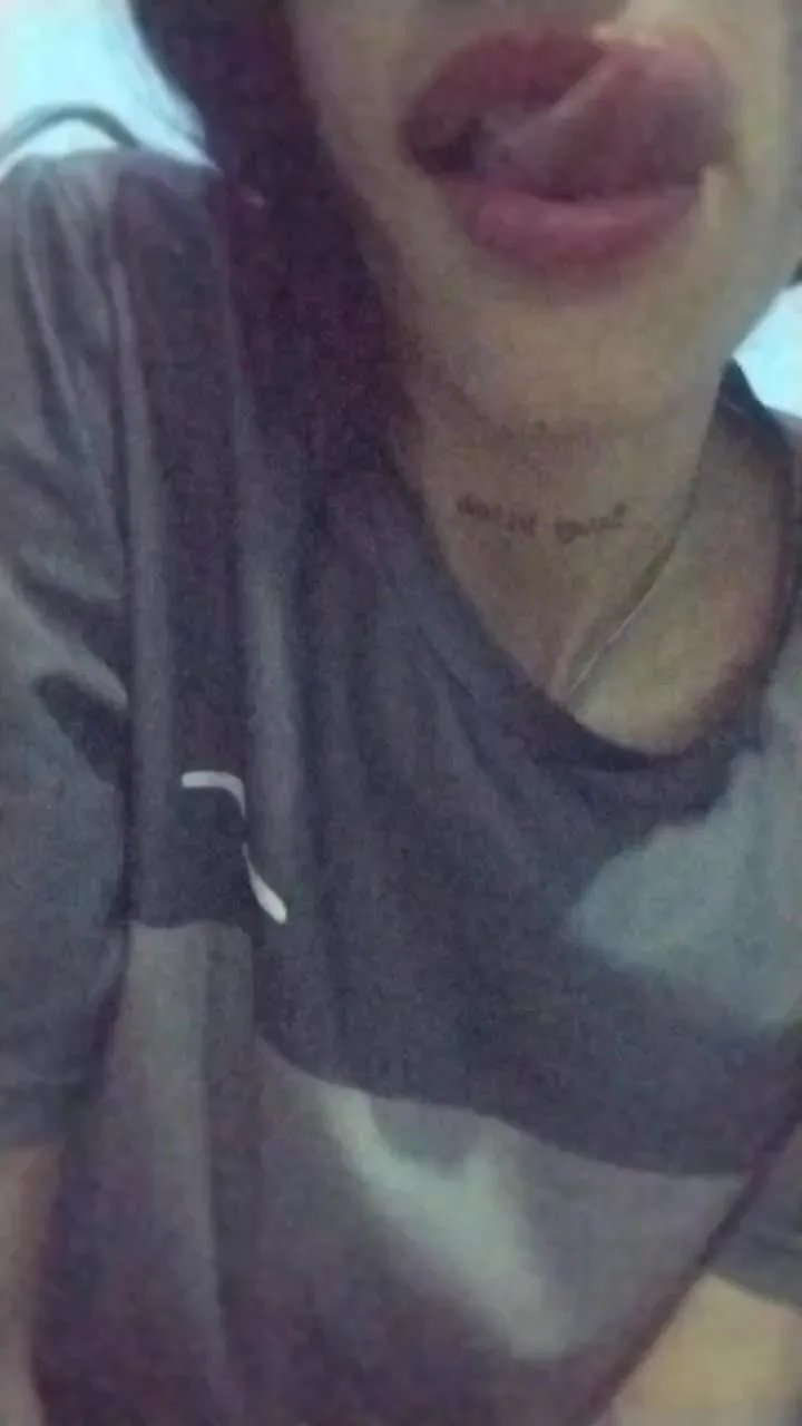 Offline Mili2204 on Cam4