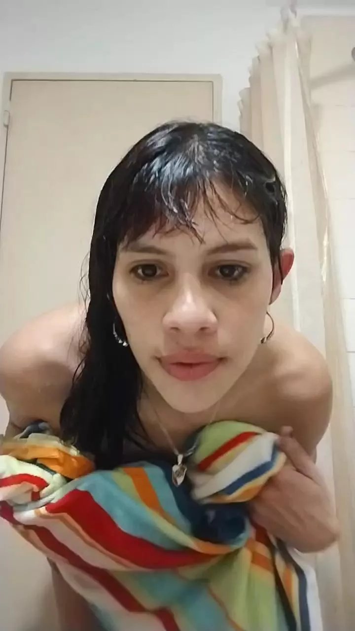 Offline Mili2204 on Cam4