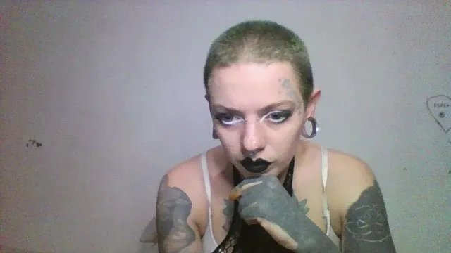 Offline MorenaBlackMoon on Cam4