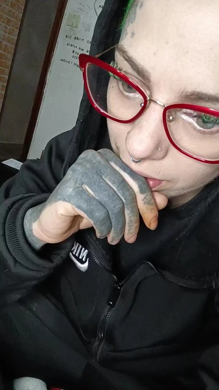 Offline MorenaBlackMoon on Cam4