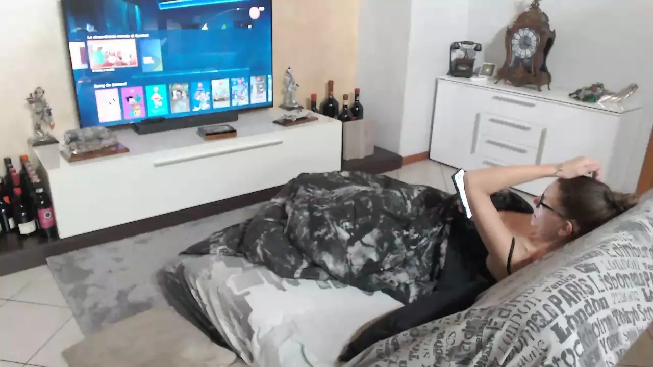 Offline Mrhidemissjachi on Cam4