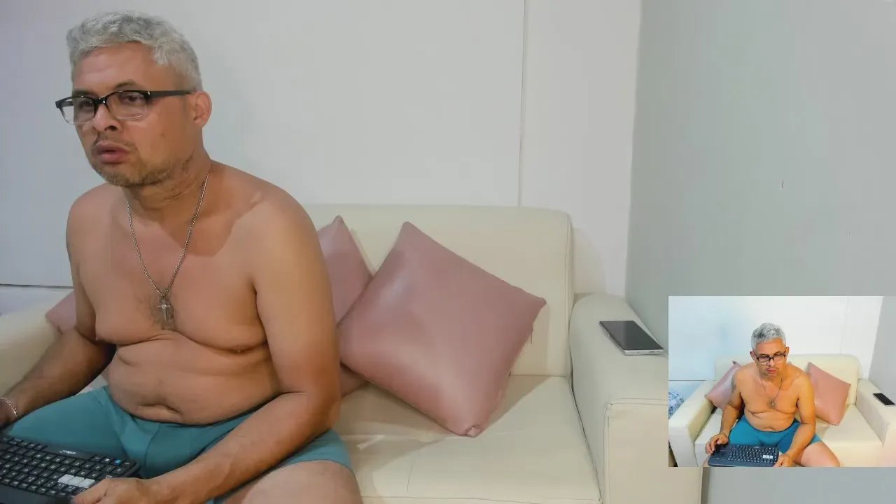 Offline naomi_and_brack on Cam4