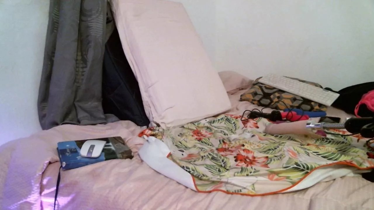 Offline ninfomana420 on Cam4