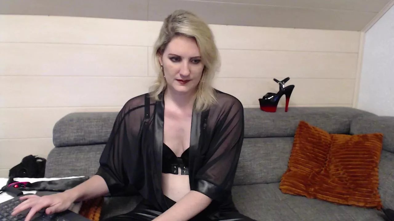 Offline NoraNoxx on Cam4