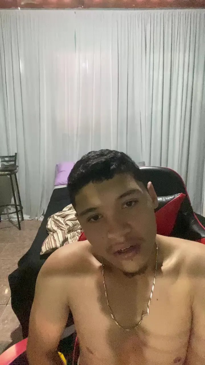 Offline Novinnhho on Cam4