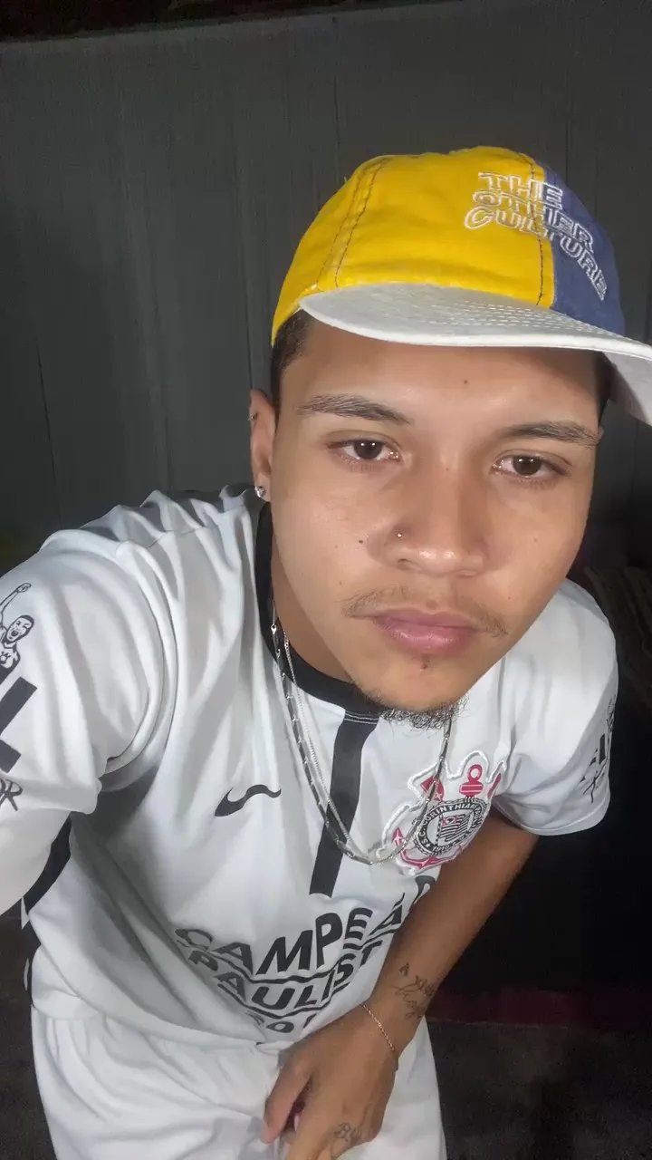 Offline Novinnhho on Cam4