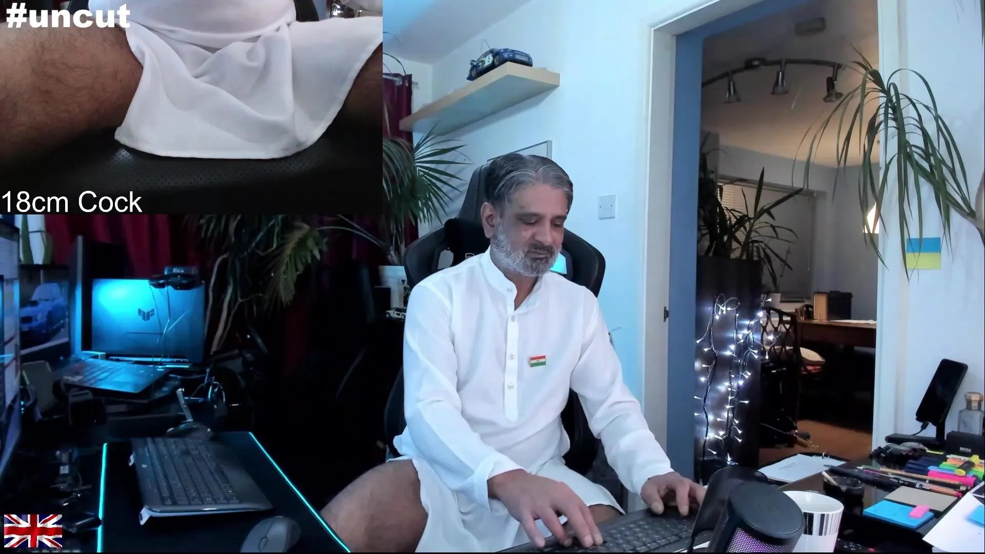 Offline OnlineBossUK on Cam4