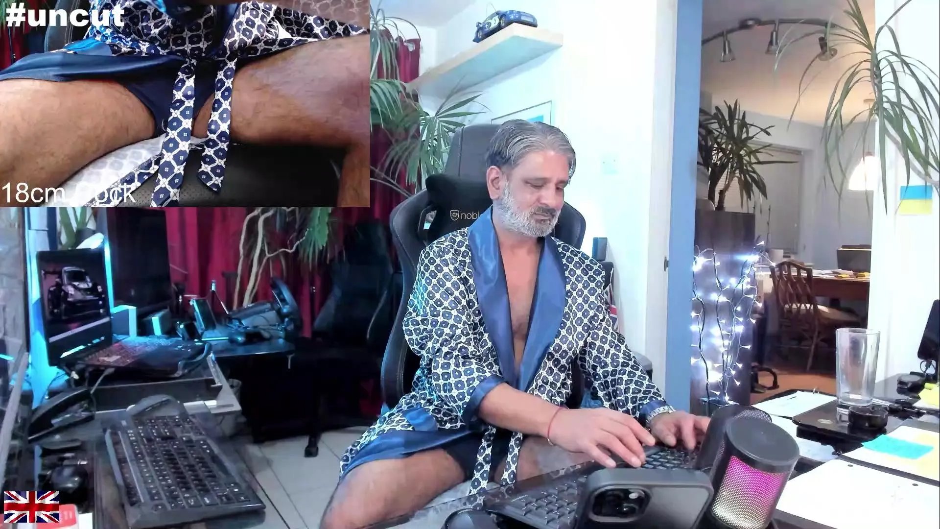 Offline OnlineBossUK on Cam4