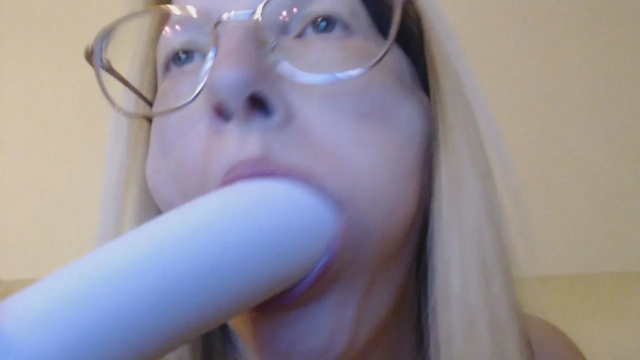 Offline orchideahot on Cam4