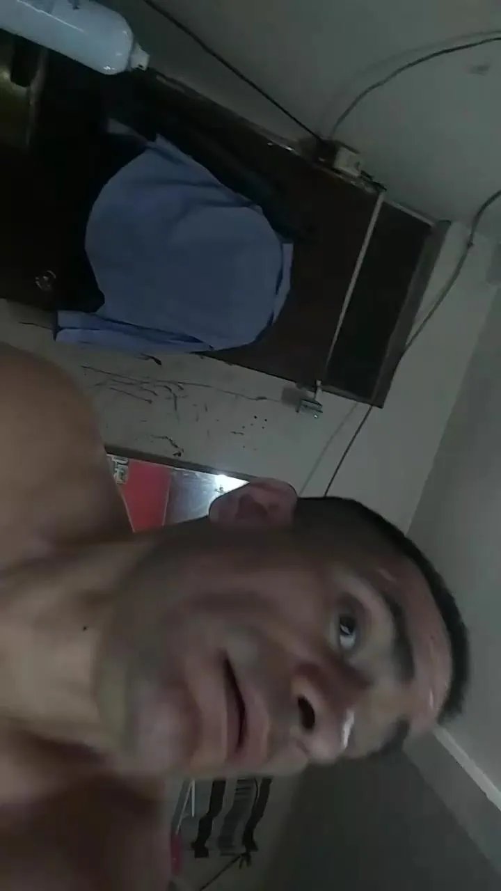 Offline Pablobull0718 on Cam4