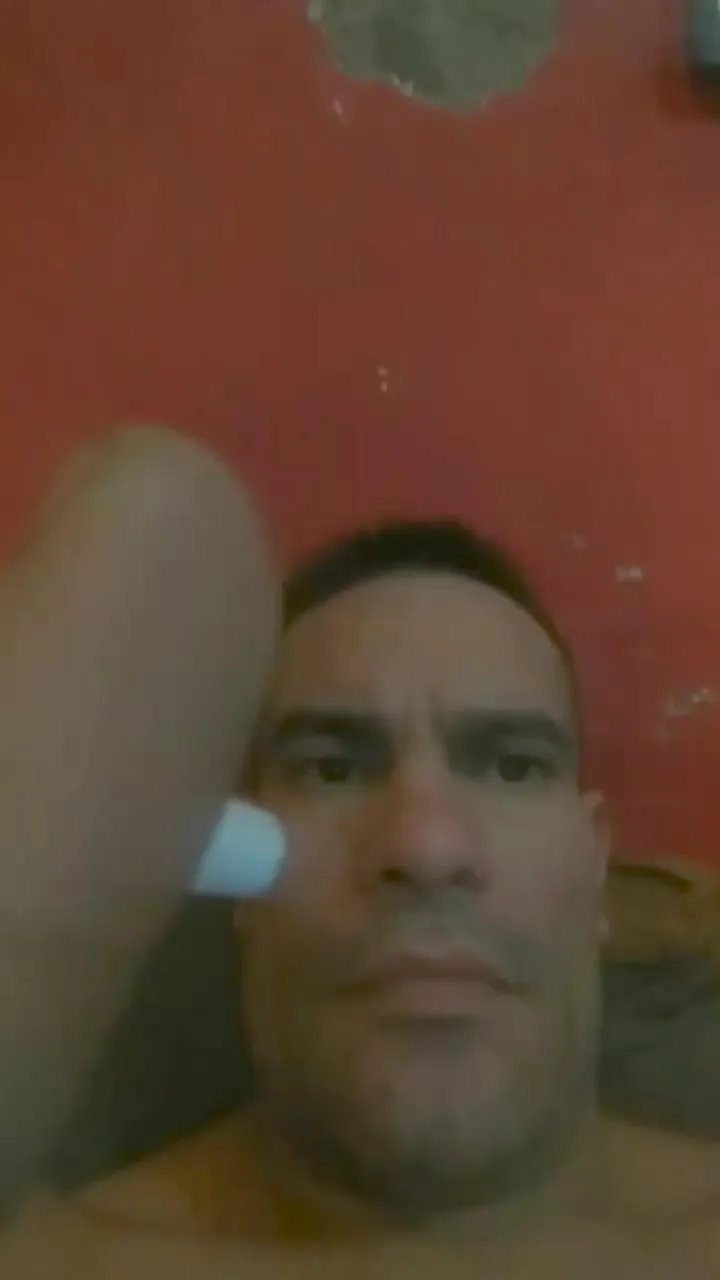 Offline Pablobull0718 on Cam4