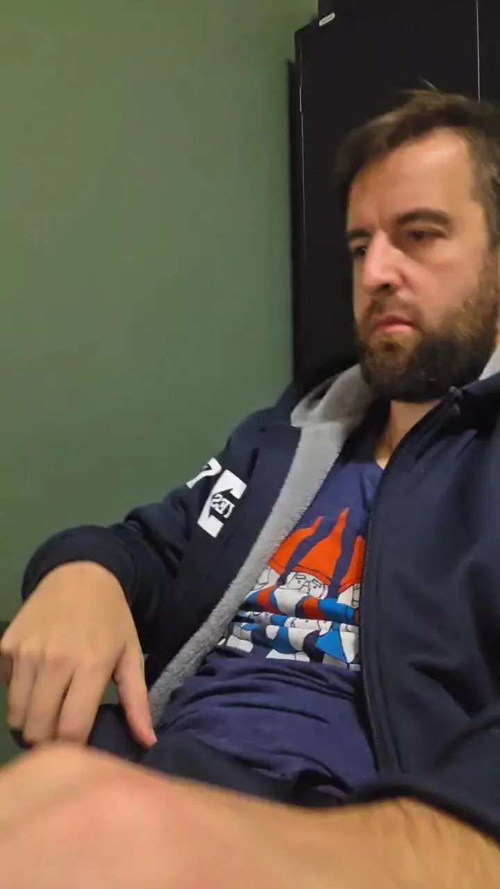 Offline Pauly1988 on Cam4