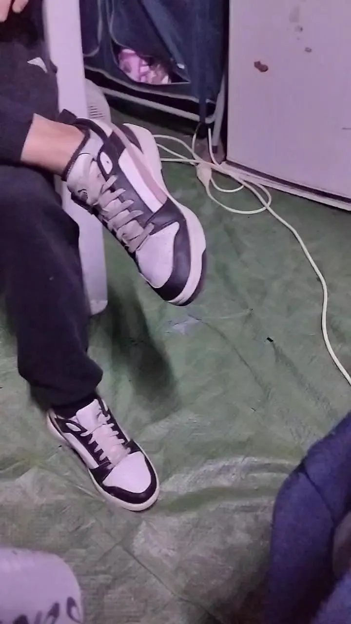 Offline Petitebombe34 on Cam4