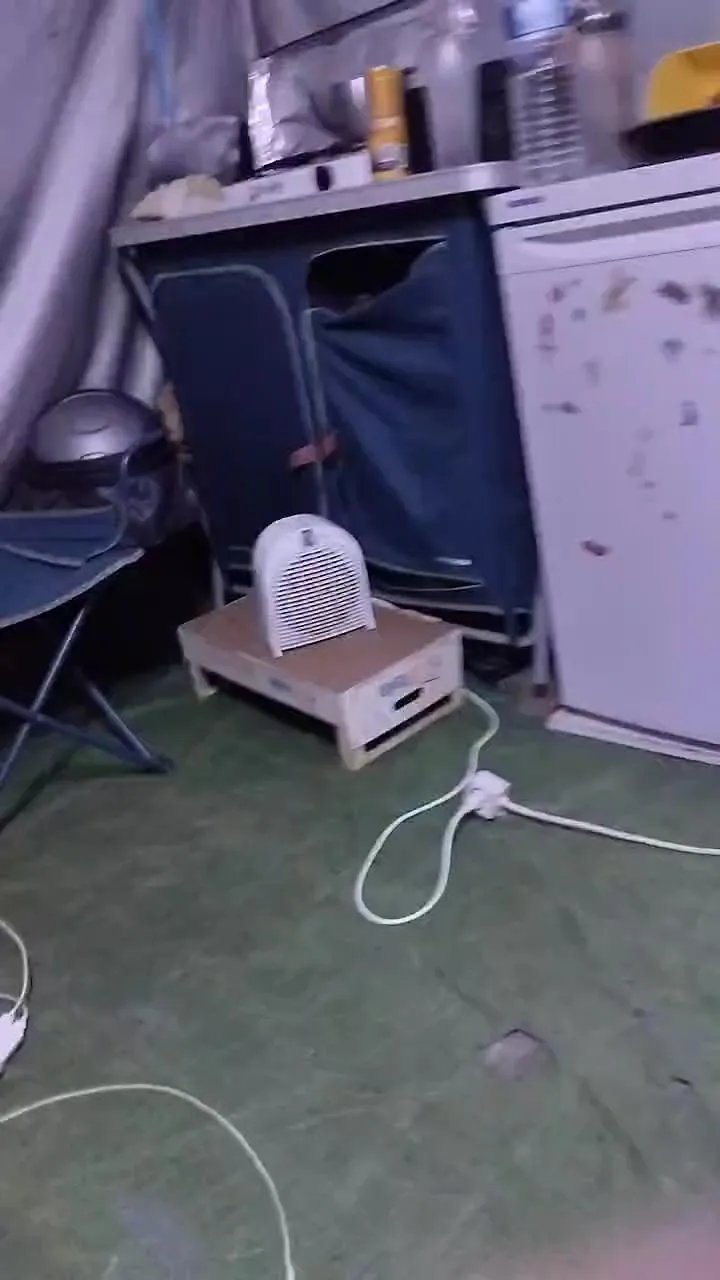 Offline Petitebombe34 on Cam4