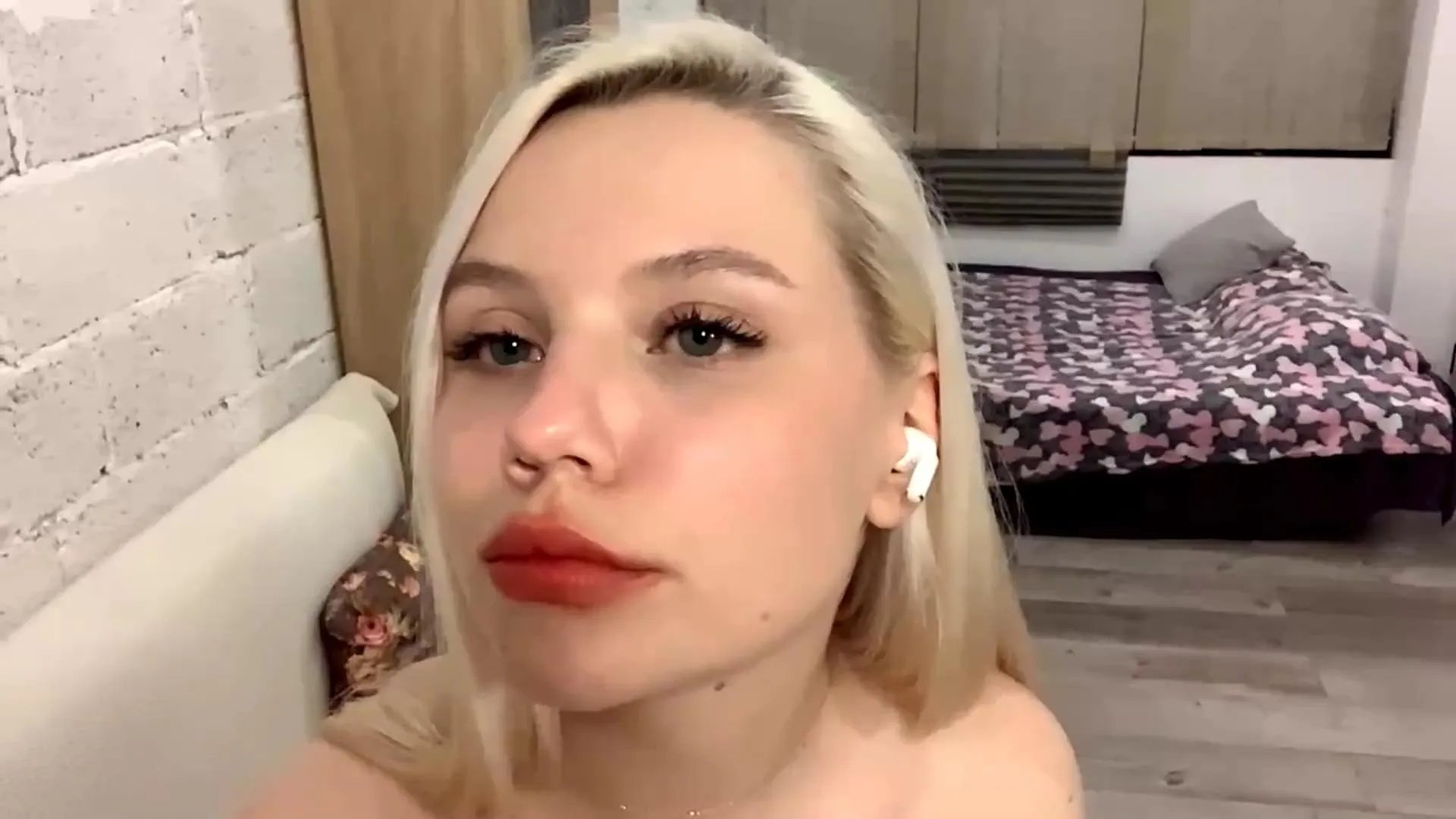 Offline PLUSHIE_EYES on Cam4