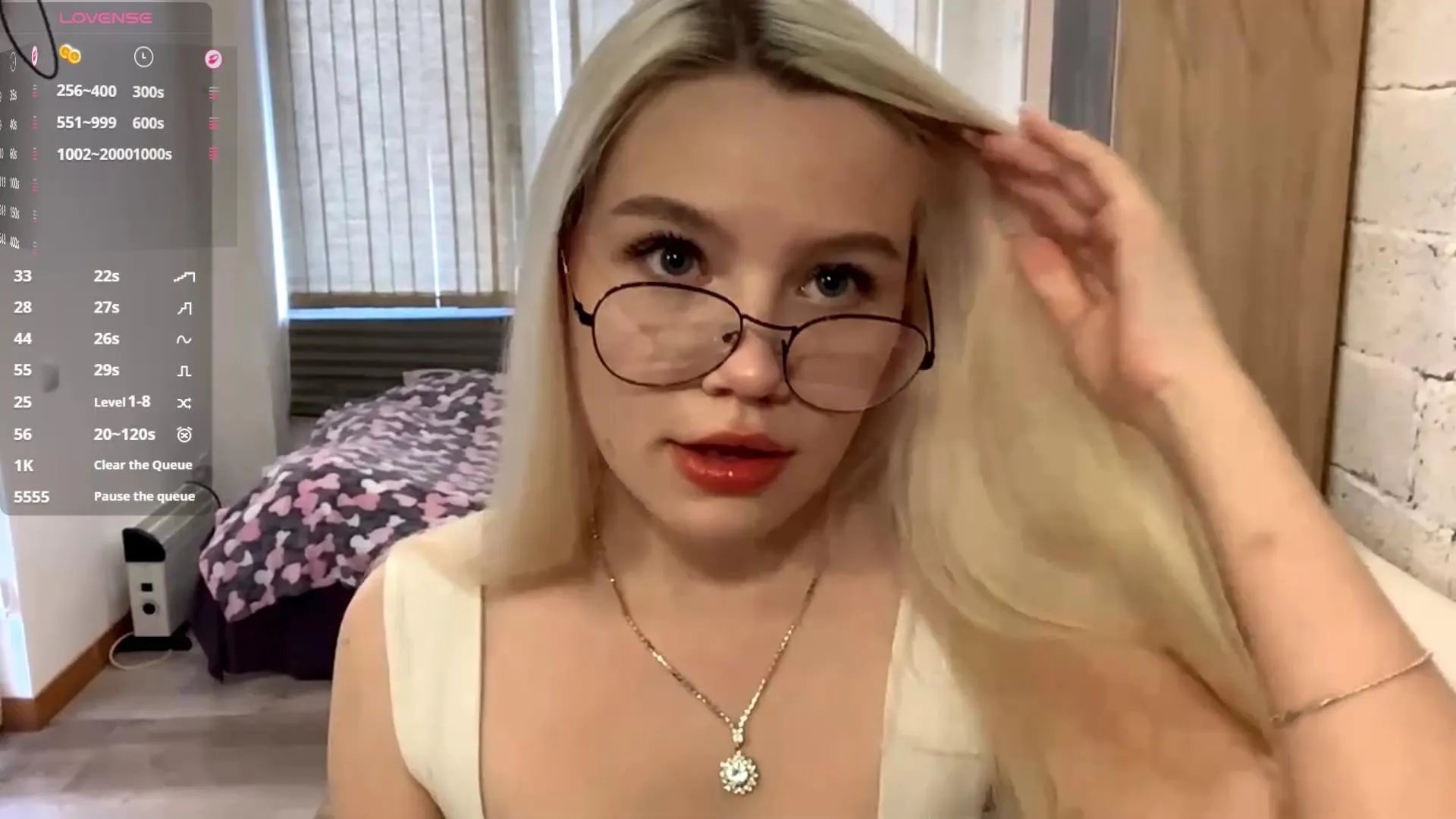 Offline PLUSHIE_EYES on Cam4