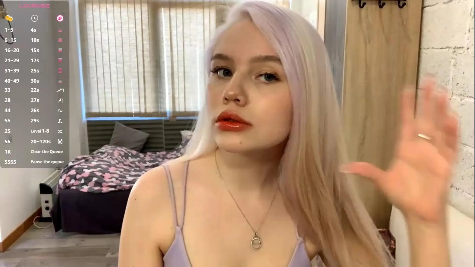 Offline PLUSHIE_EYES on Cam4