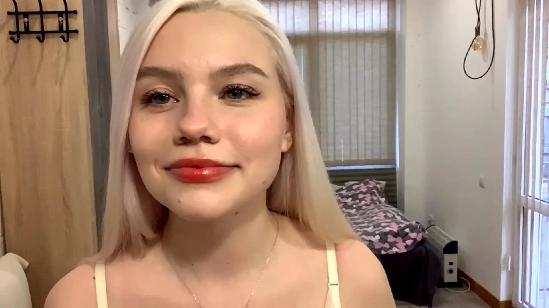 Offline PLUSHIE_EYES on Cam4