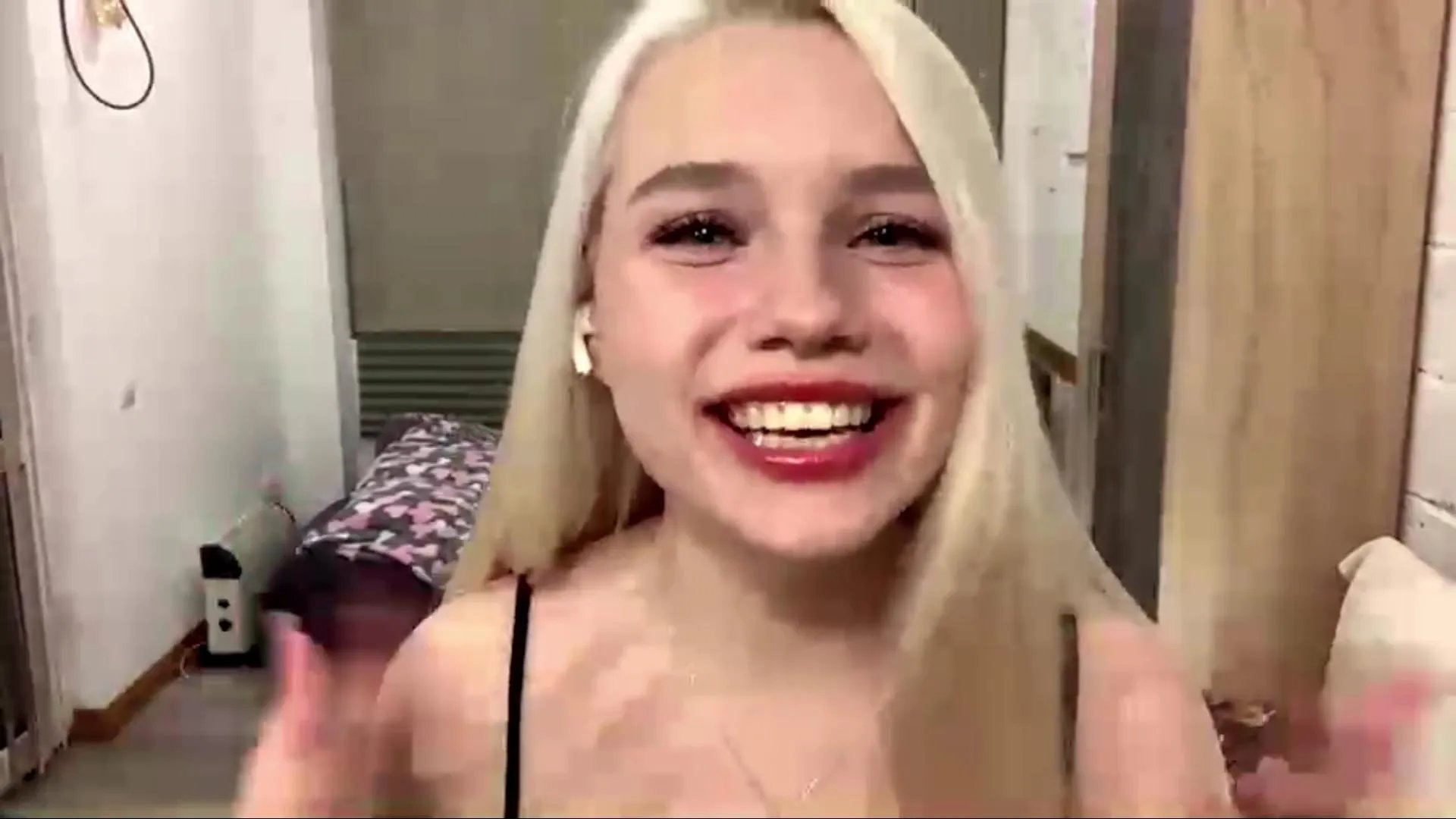 Offline PLUSHIE_EYES on Cam4