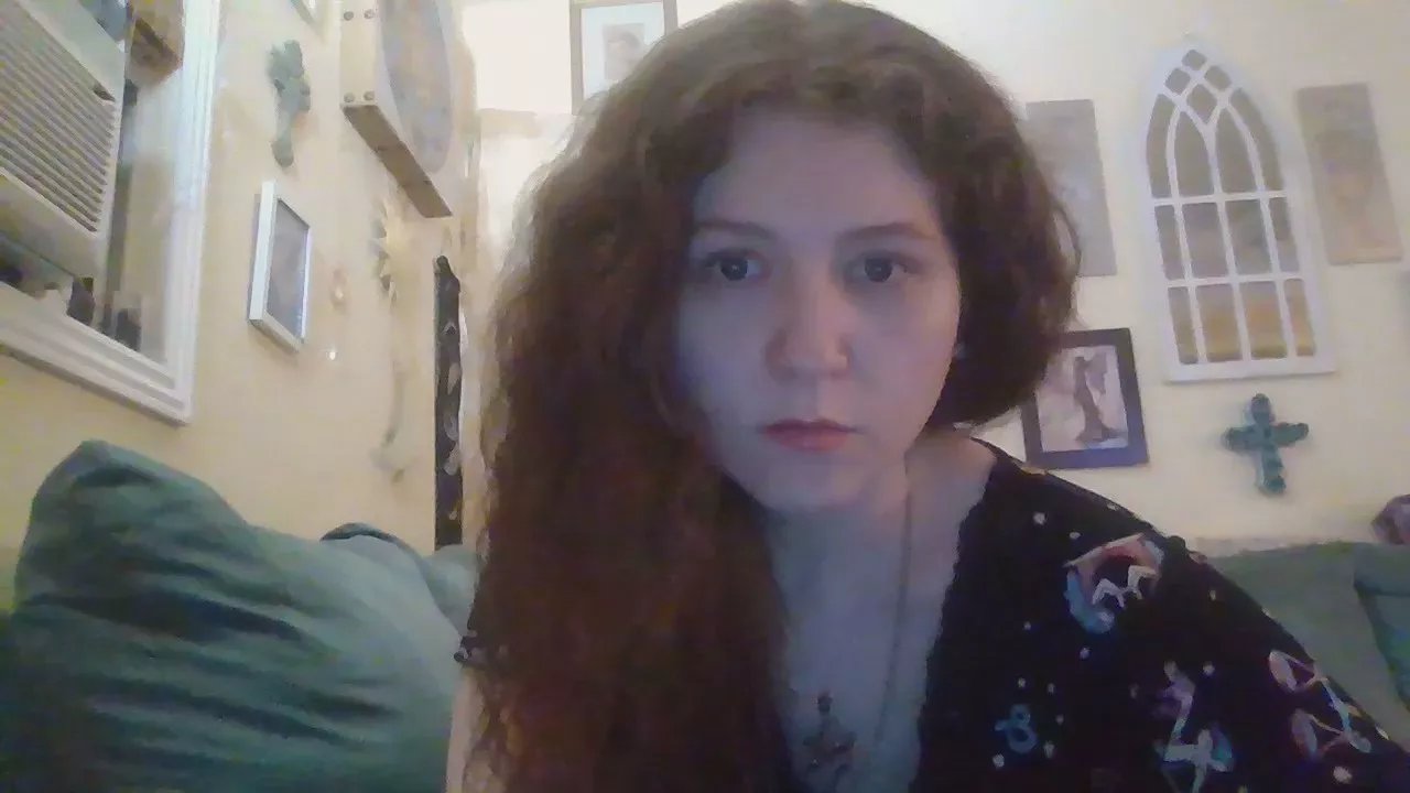 Freechat QueenCrimson on Cam4