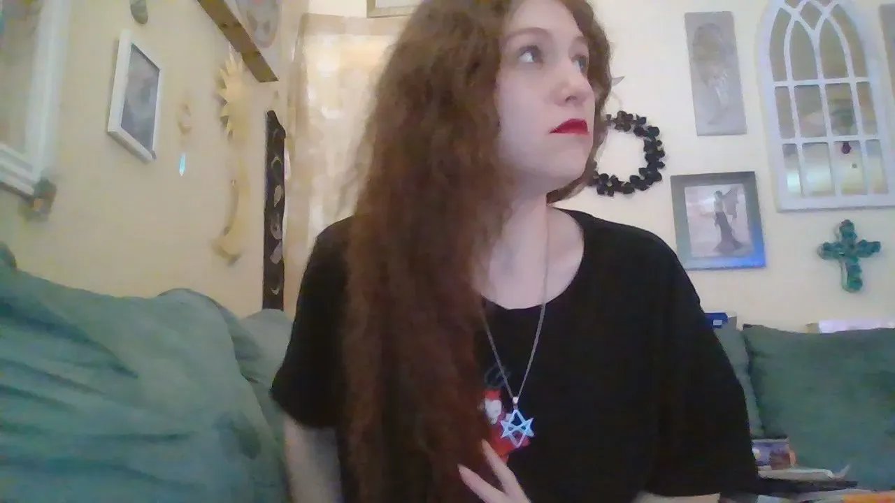 Freechat QueenCrimson on Cam4