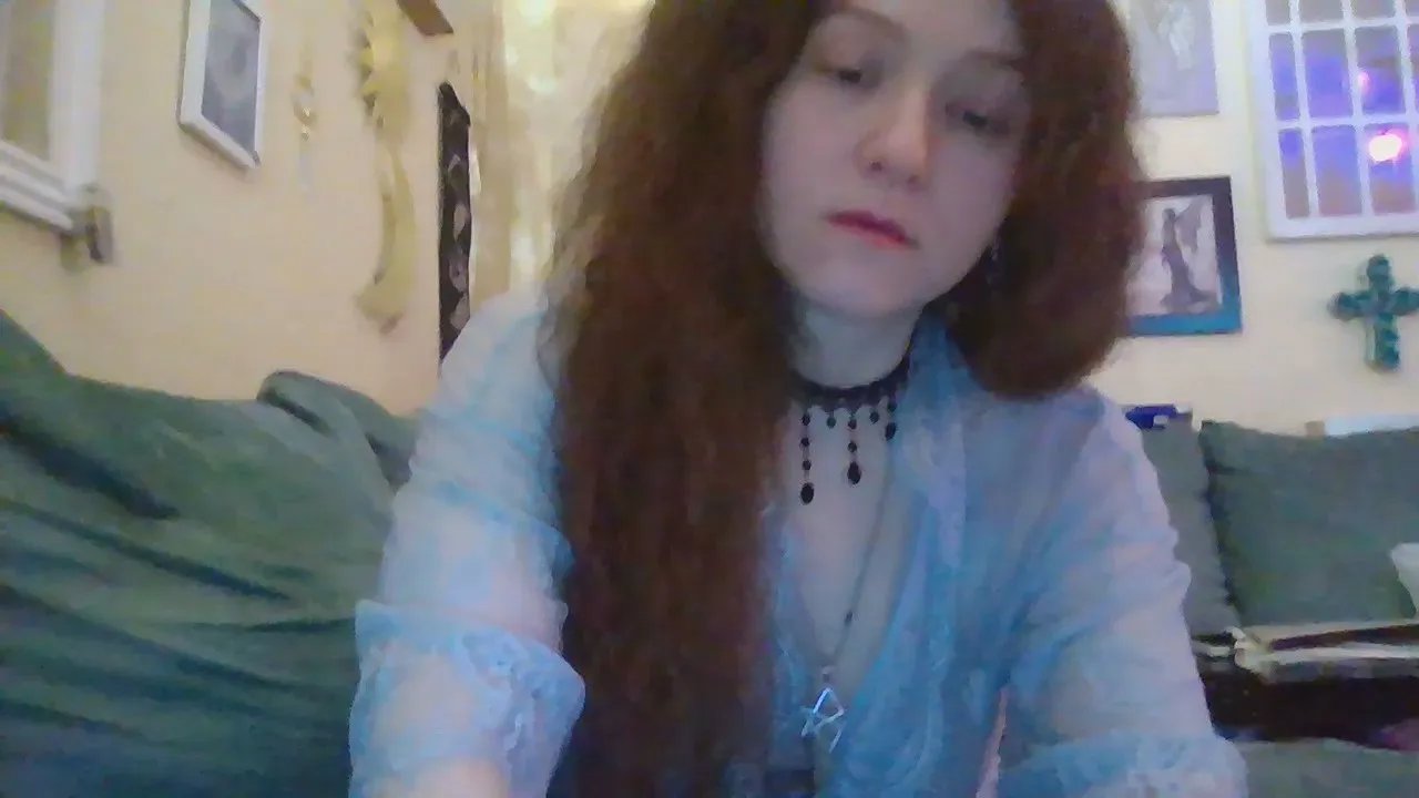 Freechat QueenCrimson on Cam4