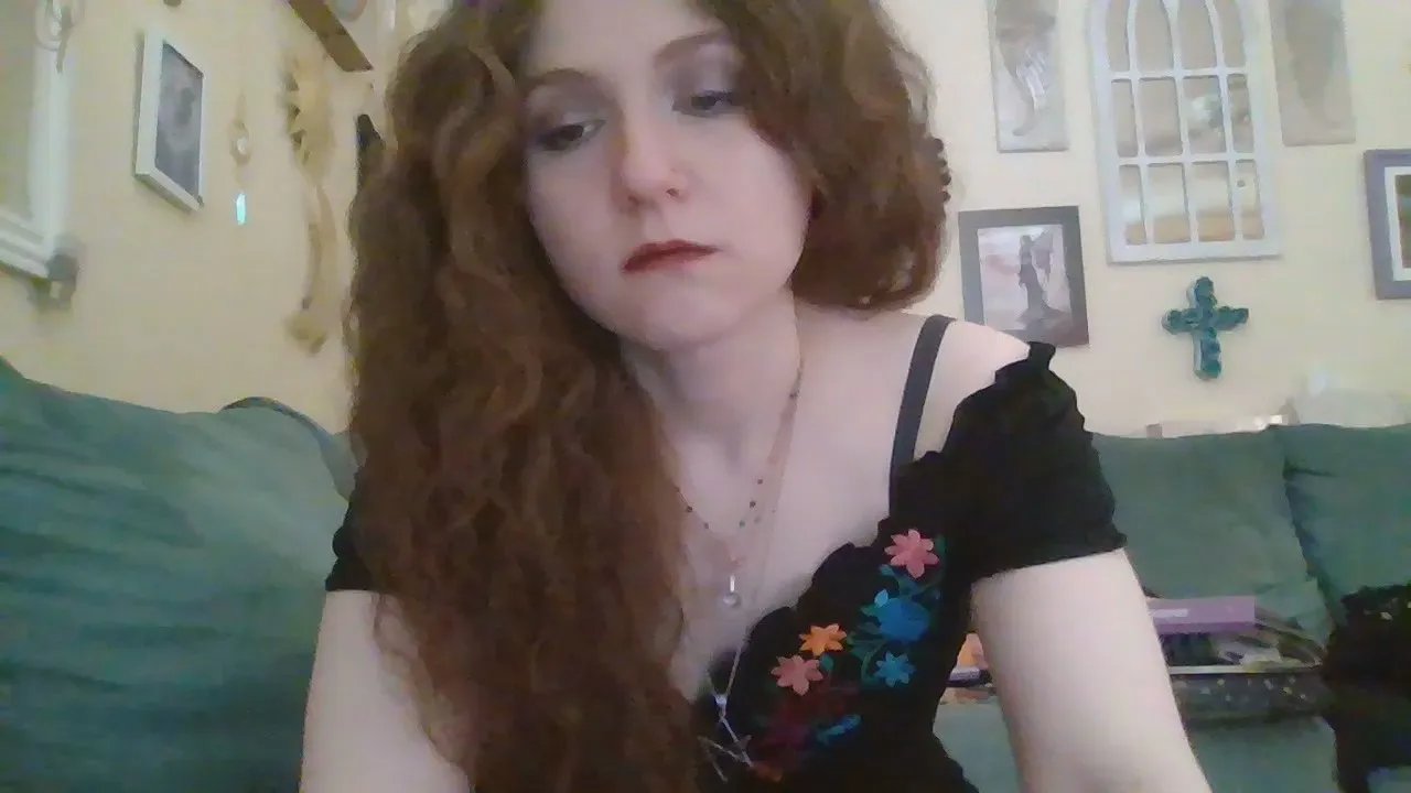 Freechat QueenCrimson on Cam4